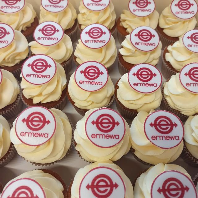 Ermewa — cupcakes s logem