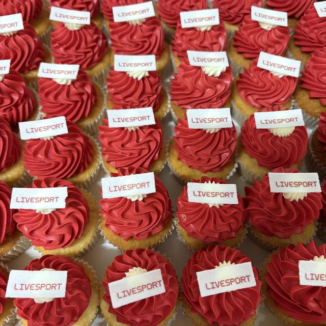 Livesport — cupcakes s logem